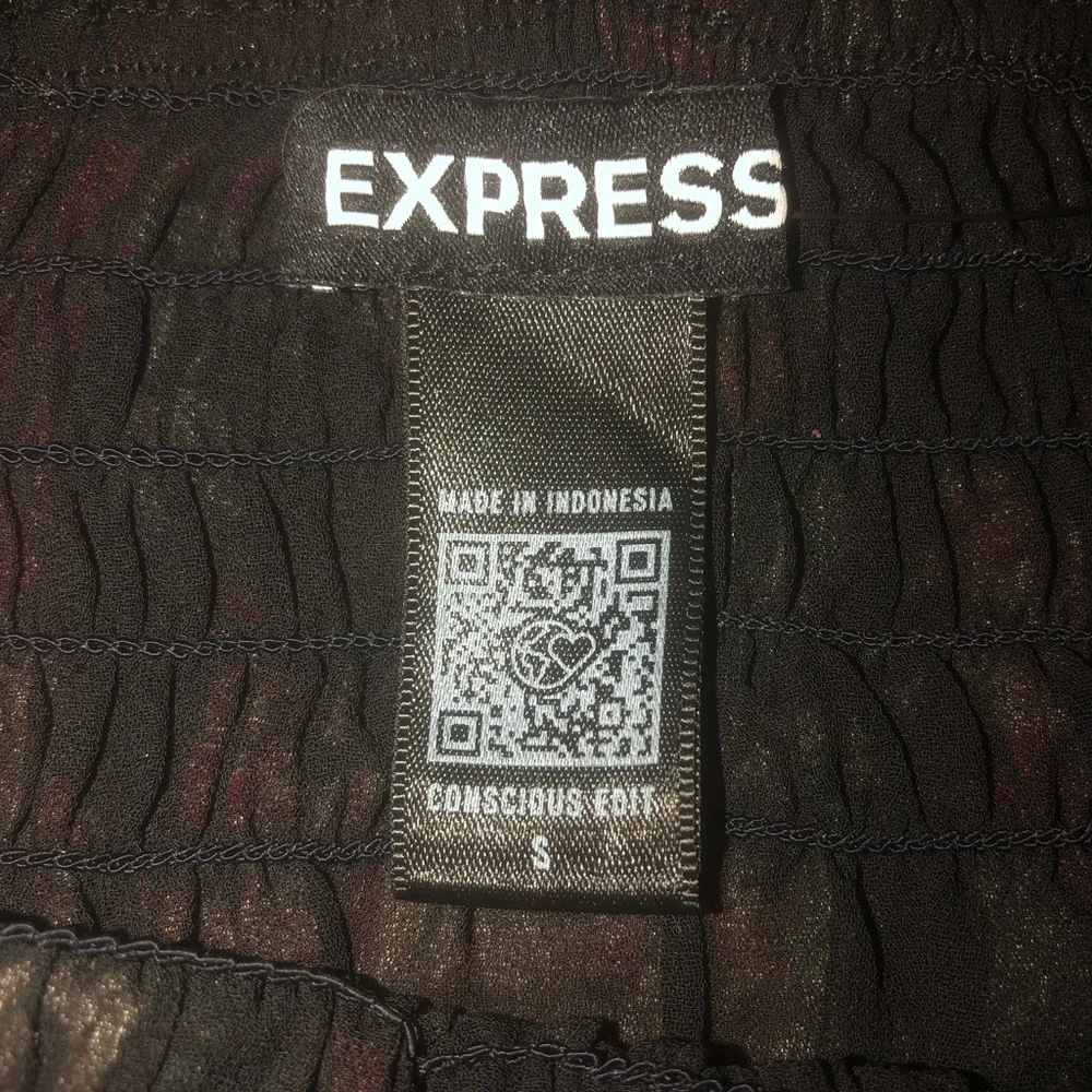 EXPRESS Black Boho Floral Top. Small Black w foral print NWT - Picture 5 of 10